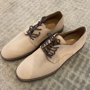 Banana Republic men’s light tan suede dress shoes, size 8, great condition